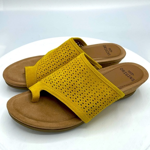 Earth Origins Pearl  Suede Sandal - Picture 1 of 8